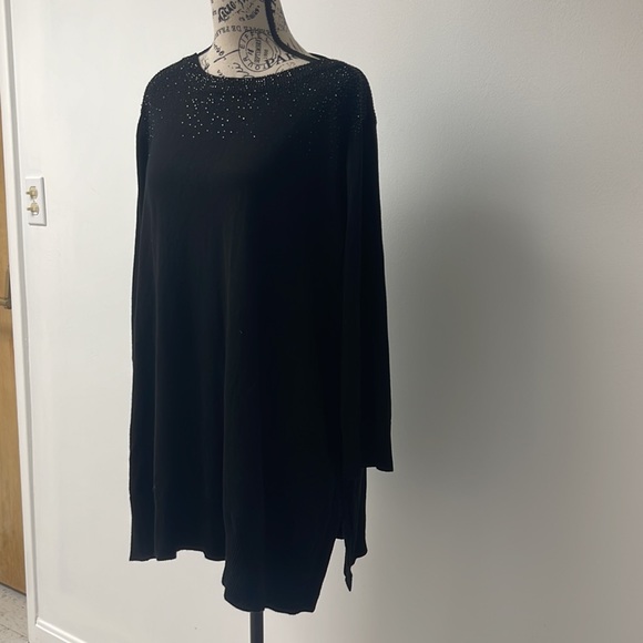 In good used condition Woman’s Cable & Gauge sweater. Size is 2X. - Picture 3 of 16